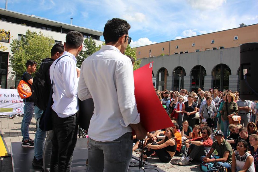 Kein Mensch ist illegal – Solidarität mit der Flüchtendenbewegung in Deutschland!